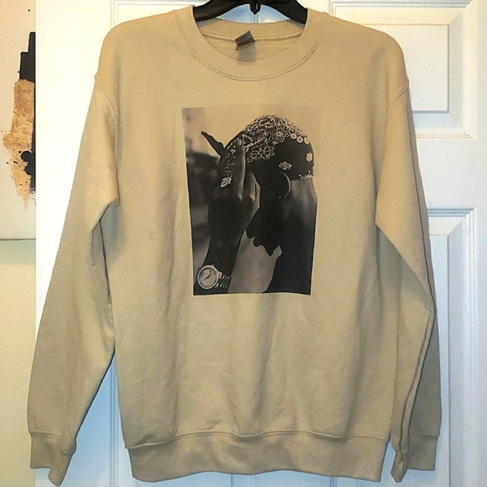 Tupac middle finger unisex sweatshirt